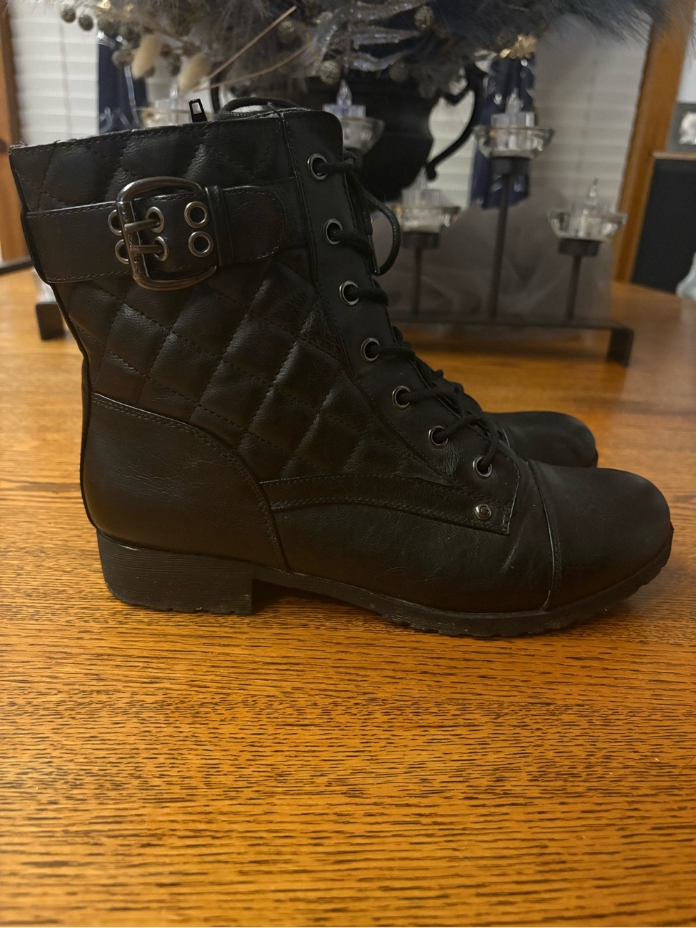 Women's Guess Black Quilted Lace-Up Ankle Combat Boots Size 9 VGUC